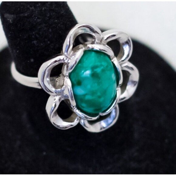 Size 8, Vintage Green Silver Tone Star Adjustable Ring by Sarah Coventry - H1 - Picture 2 of 3